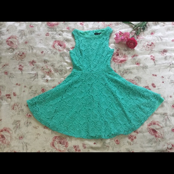 Beautiful Juniors dress size 0. - Picture 1 of 6
